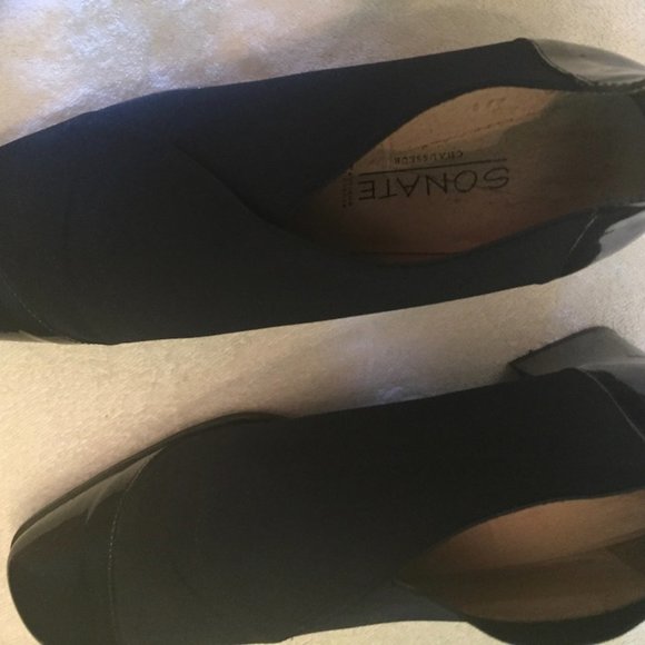 NEW LISTING Unique Vintage Boots - Picture 5 of 9